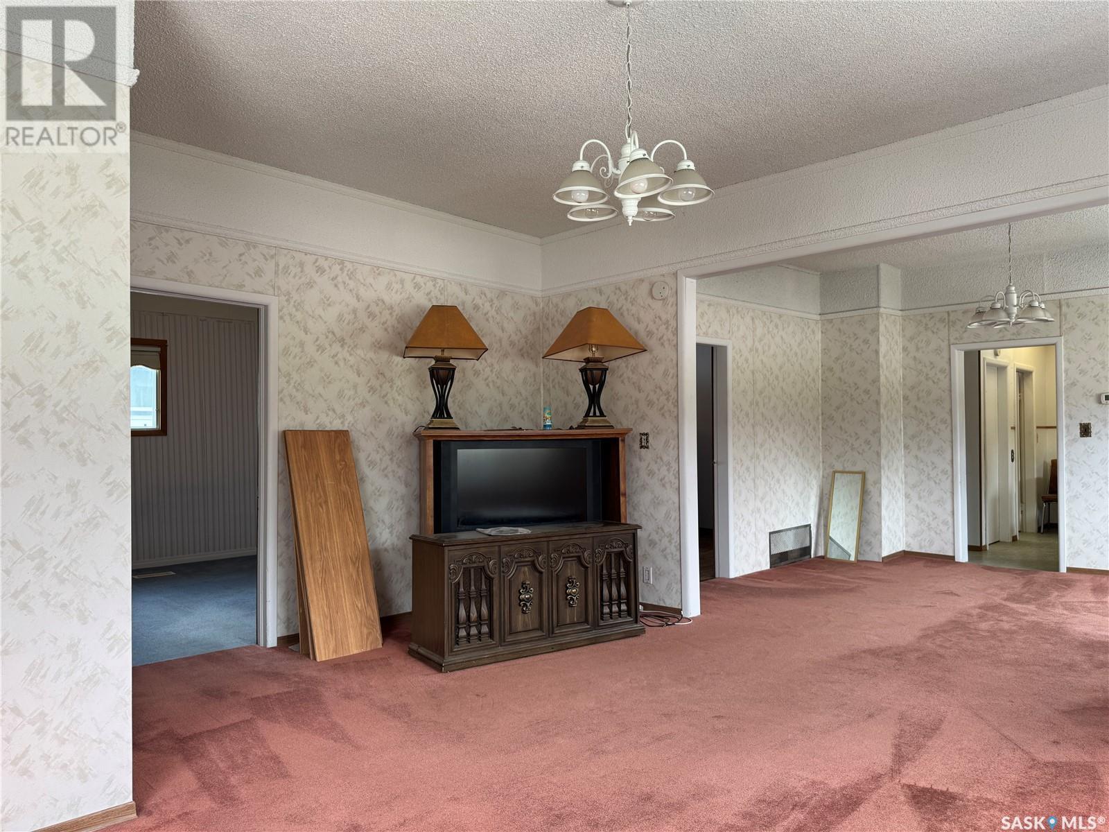 218 4Th Street E, Wynyard, SK - Indoor