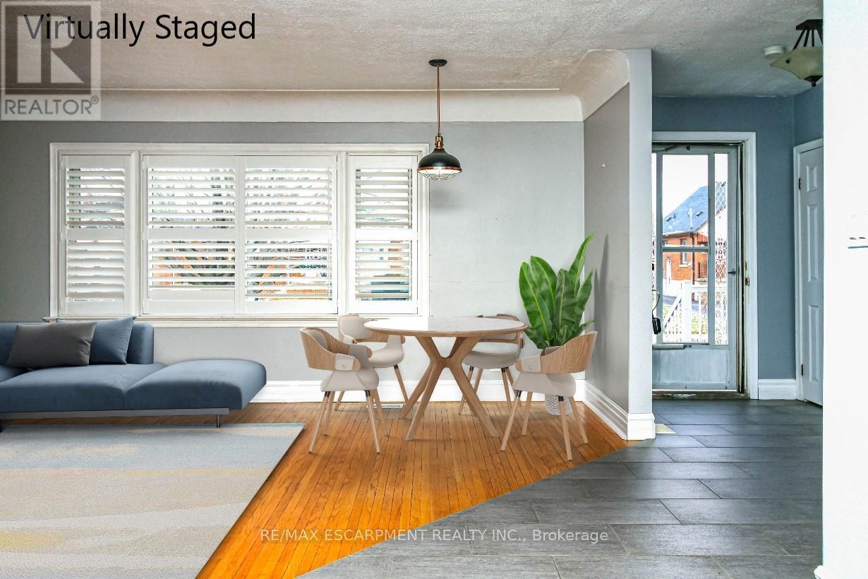 1 - 176 East 32Nd Street, Hamilton, ON - Indoor Photo Showing Living Room
