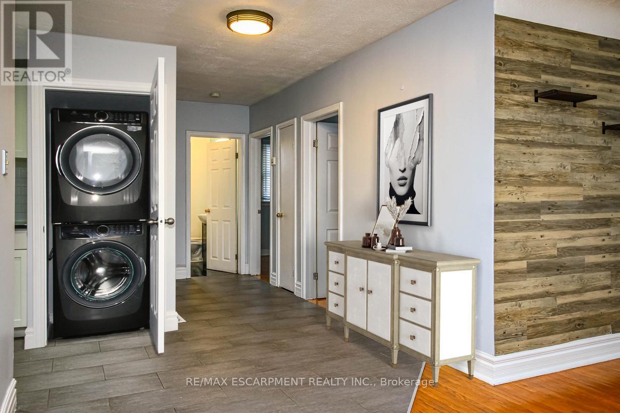 1 - 176 East 32Nd Street, Hamilton, ON - Indoor Photo Showing Laundry Room