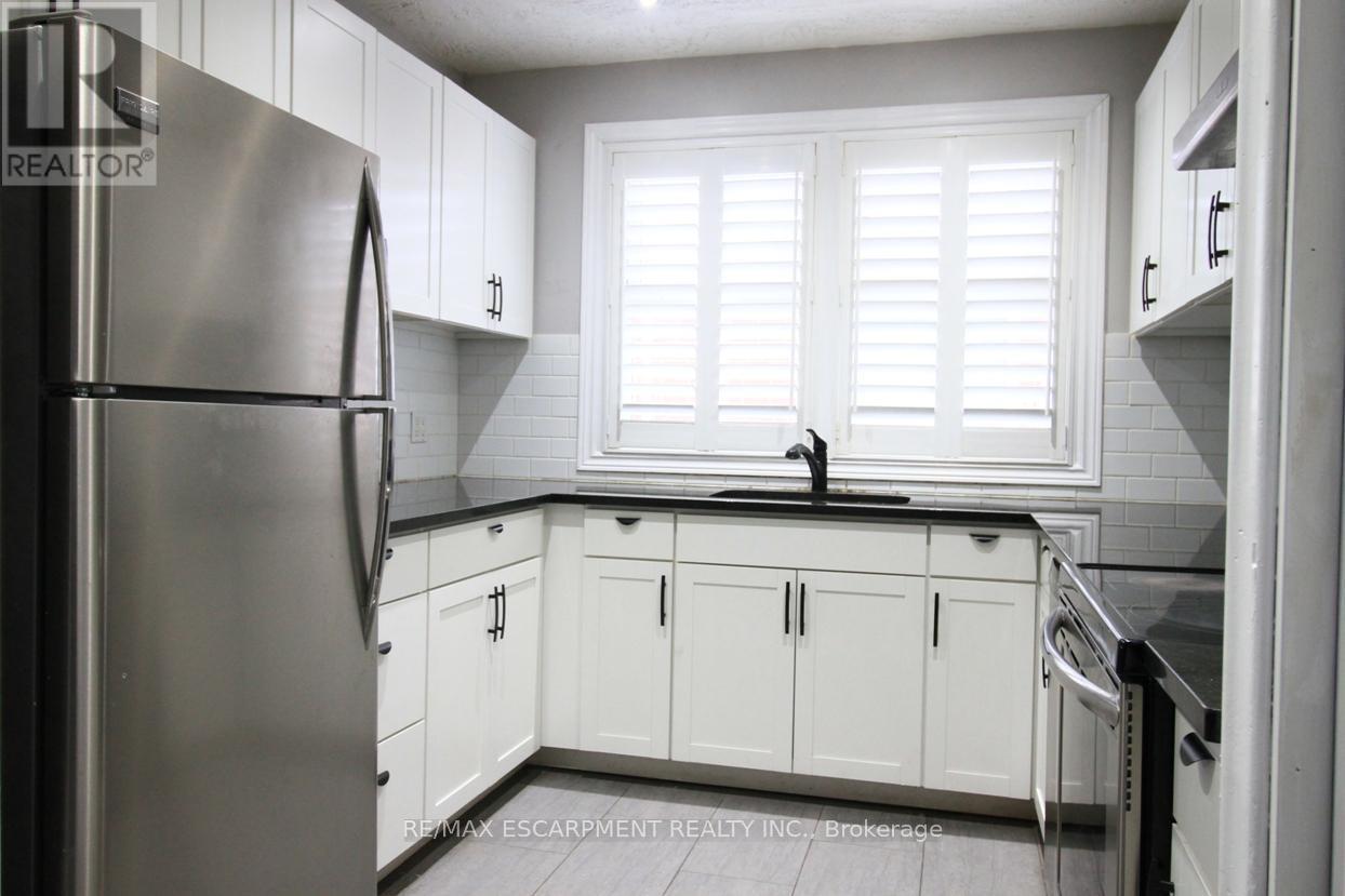 1 - 176 East 32Nd Street, Hamilton, ON - Indoor Photo Showing Kitchen