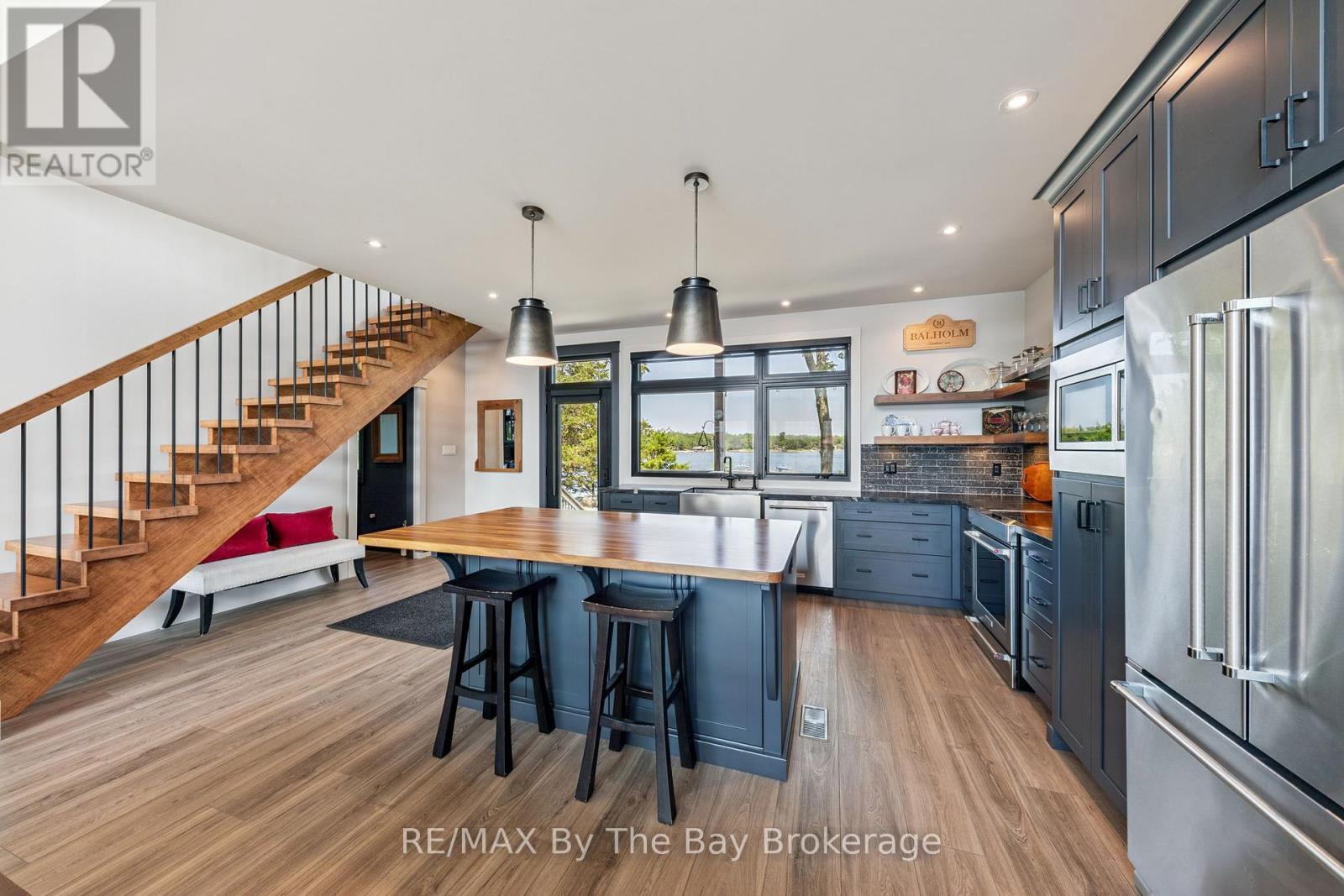4 Island 800, Georgian Bay (Baxter), ON - Indoor Photo Showing Kitchen With Upgraded Kitchen