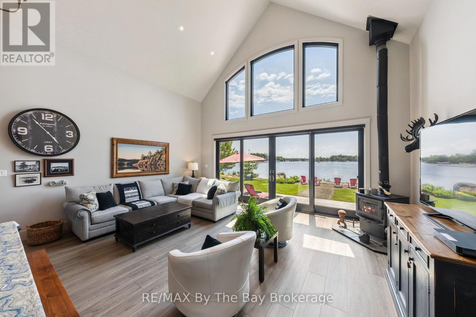 4 Island 800, Georgian Bay (Baxter), ON - Indoor Photo Showing Living Room
