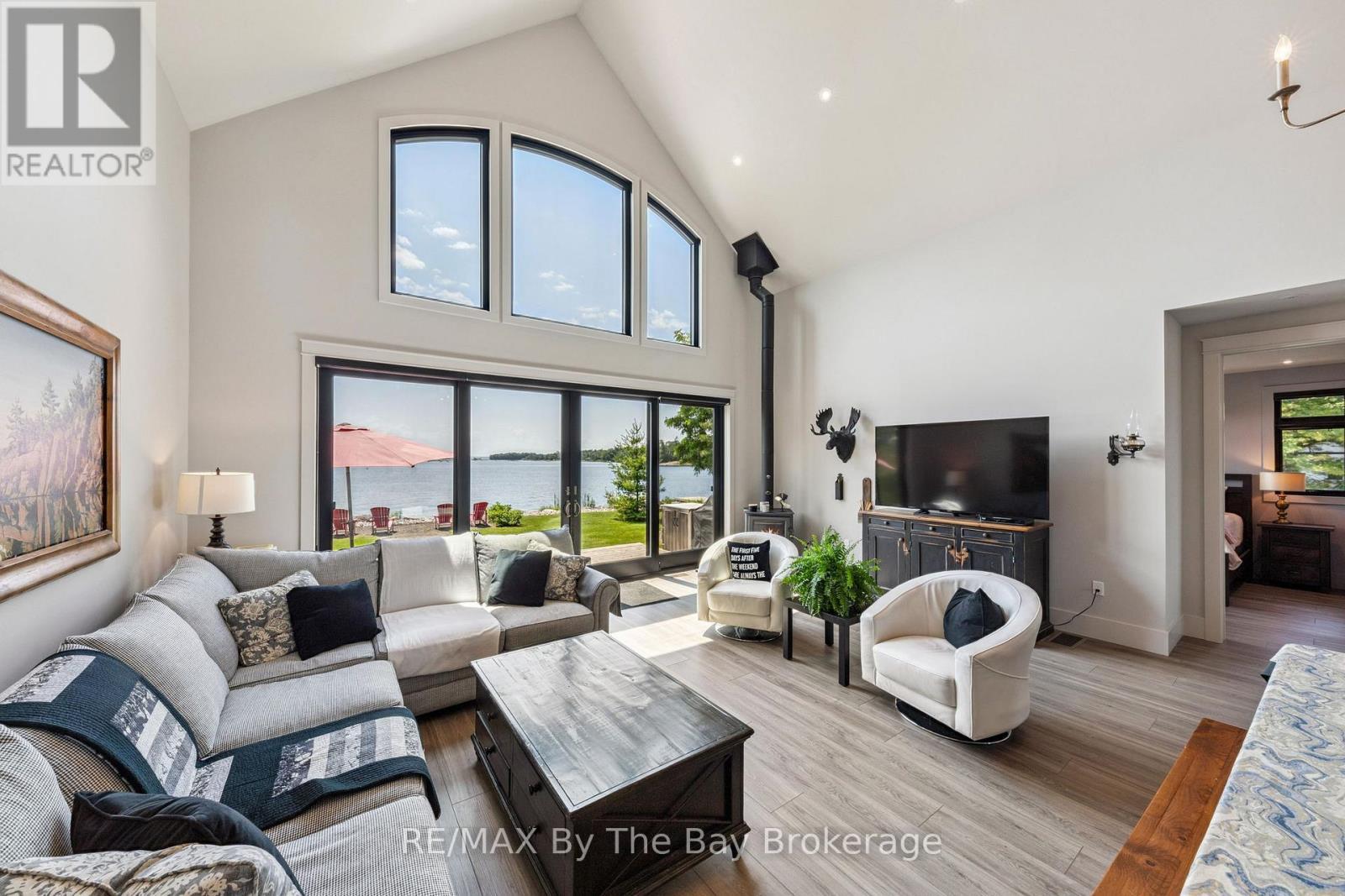 4 Island 800, Georgian Bay (Baxter), ON - Indoor Photo Showing Living Room
