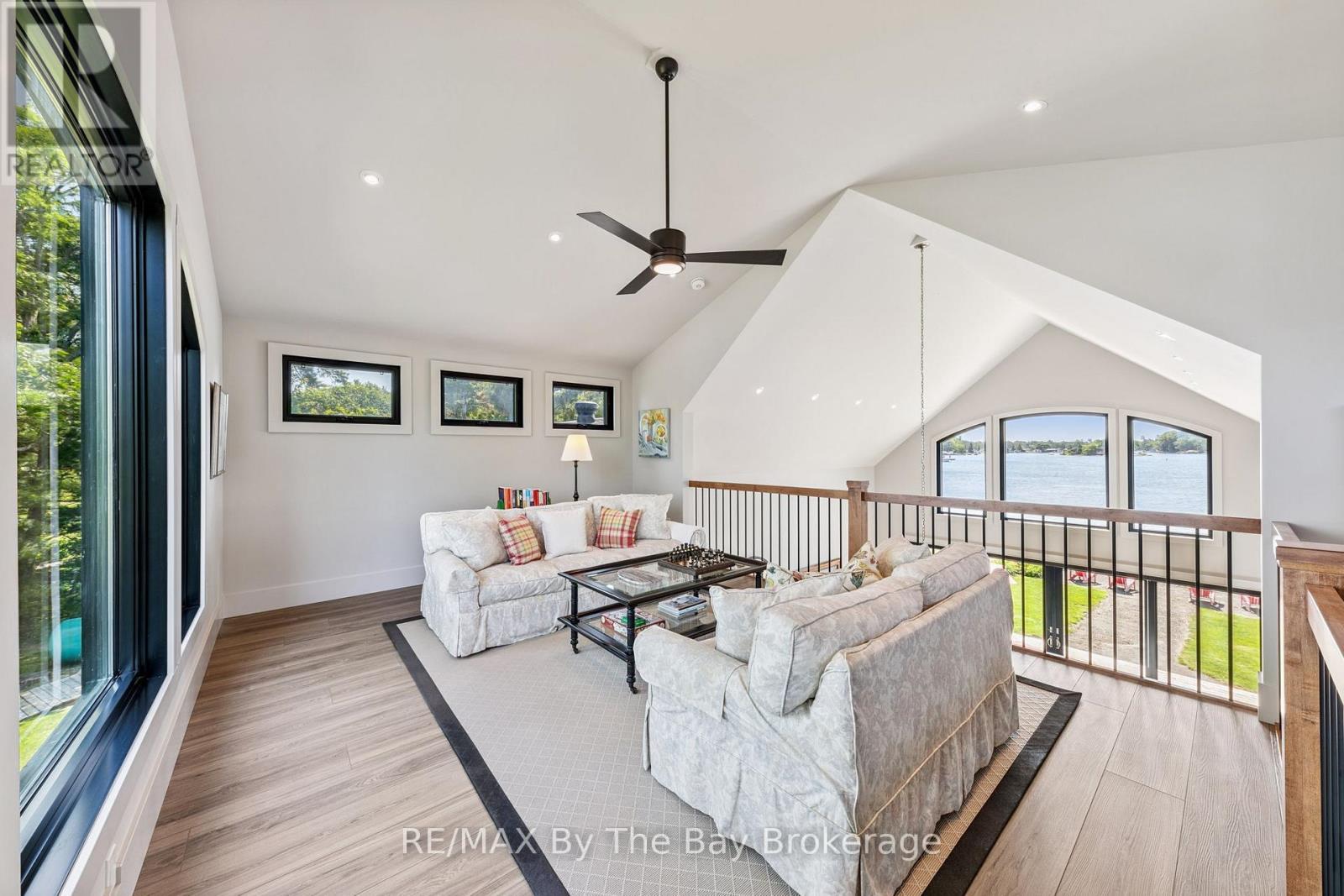 4 Island 800, Georgian Bay (Baxter), ON - Indoor