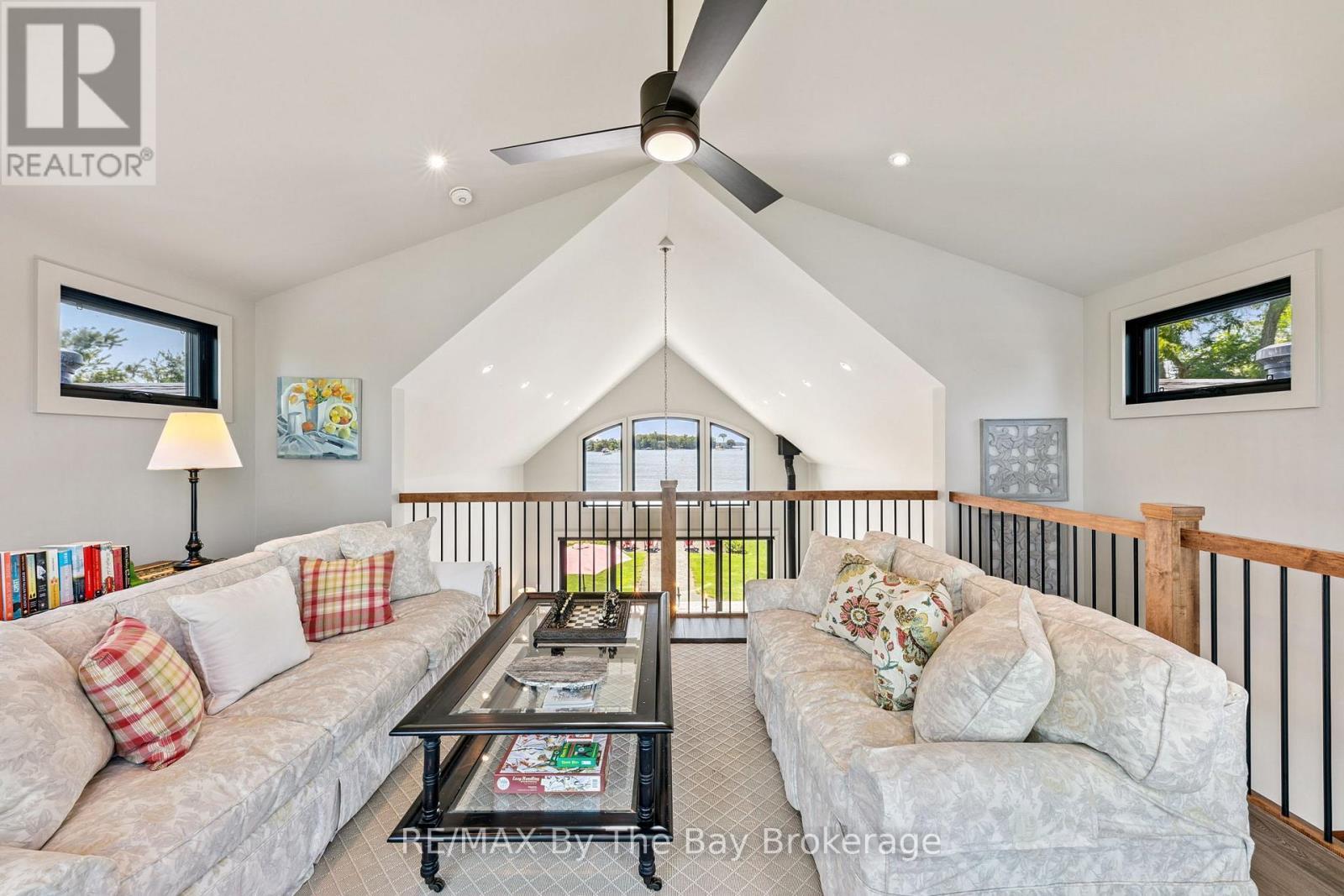 4 Island 800, Georgian Bay (Baxter), ON - Indoor Photo Showing Living Room