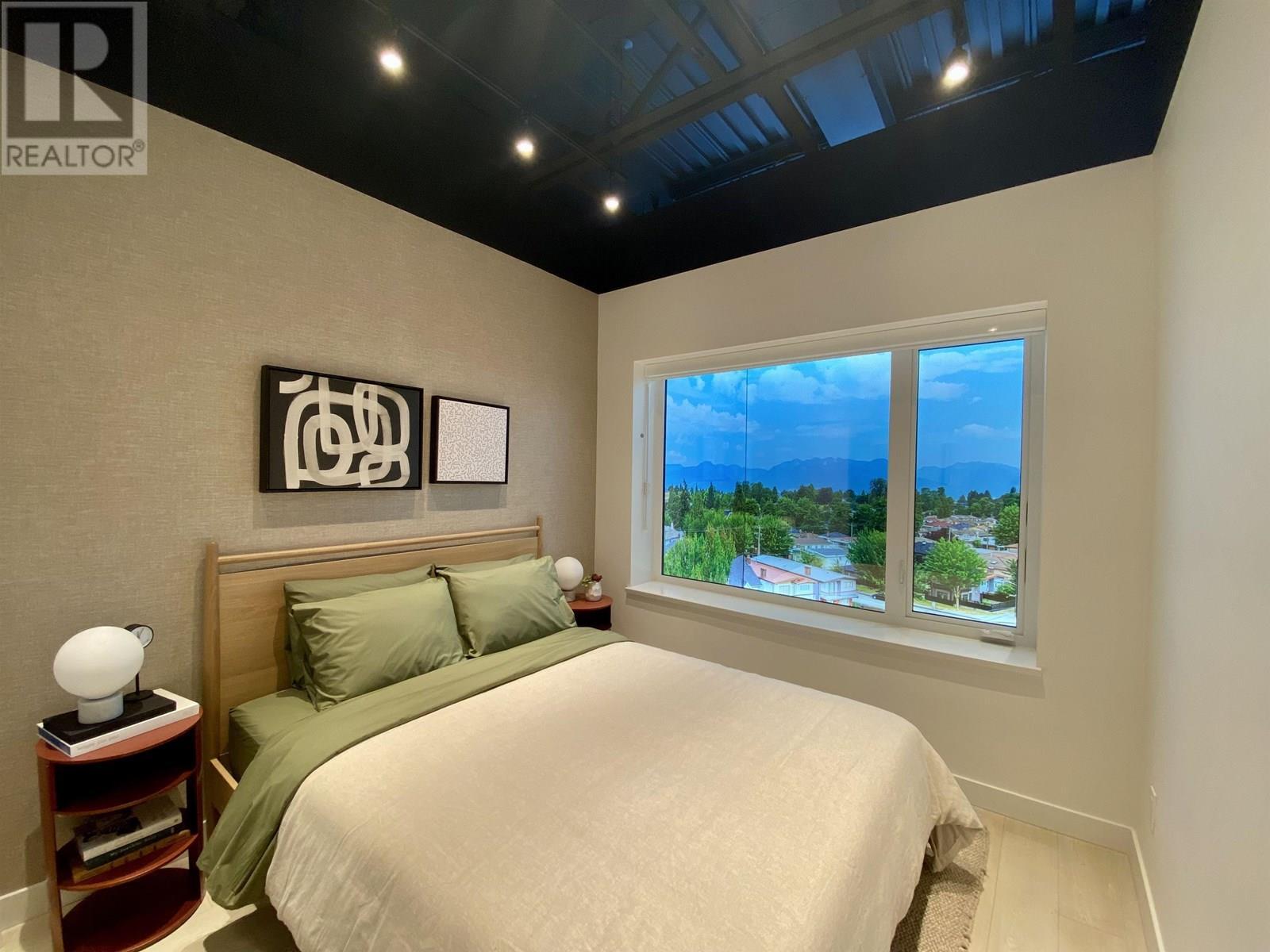 2700 Kingsway, Vancouver, BC