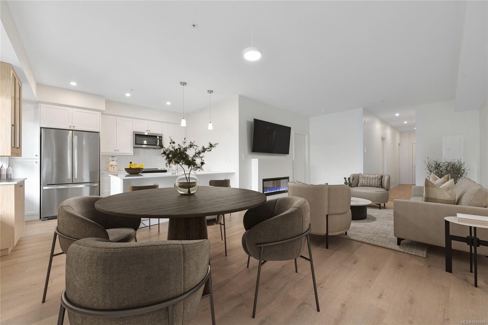 203-9716 Third St, Sidney, BC - Indoor