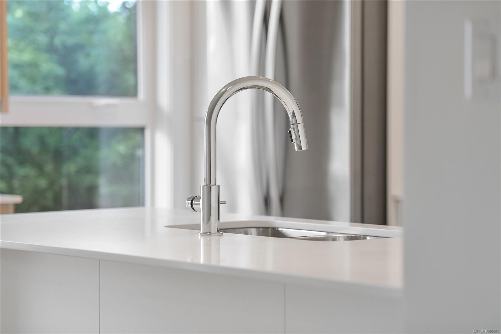 203-9716 Third St, Sidney, BC - Indoor