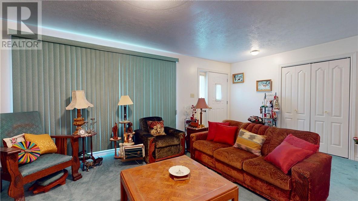 88 Arthur Street, Manitowaning, ON - Indoor Photo Showing Living Room