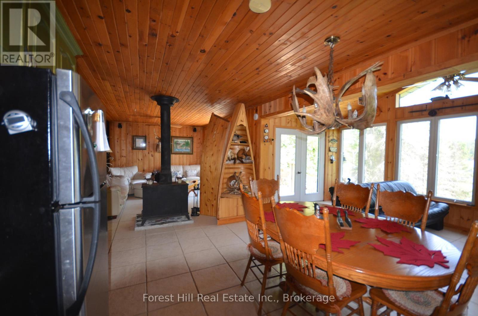 Main dining room - 10365 Rabbit, Temagami, ON - Indoor Photo Showing Dining Room