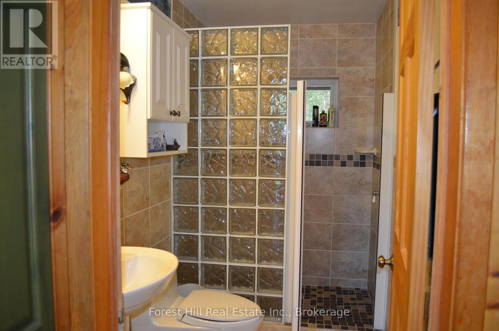 10365 Rabbit, Temagami, ON - Indoor Photo Showing Bathroom