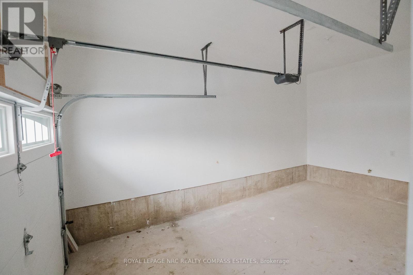 101-105 Southworth Street N, Welland (Lincoln/Crowland), ON - Indoor