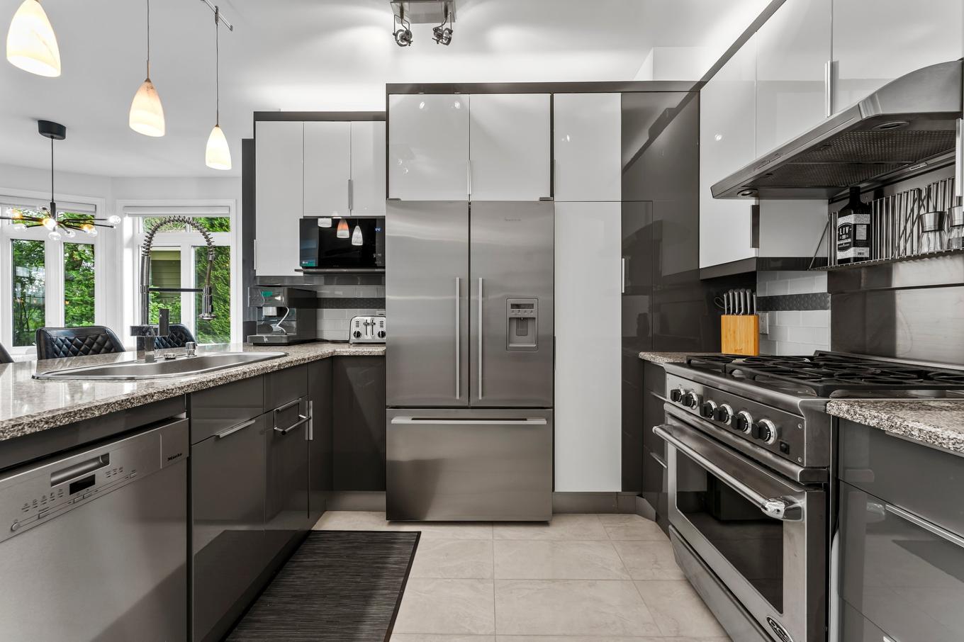 Kitchen - 15-310 Rue Cabana, Magog, QC - Indoor Photo Showing Kitchen With Upgraded Kitchen