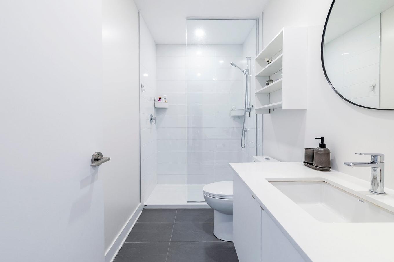 Salle de bains attenante à la CCP - 806-5265 Rue Mackenzie, Montréal (Côte-Des-Neiges/Notre-Dame-De-Grâce), QC - Indoor Photo Showing Bathroom