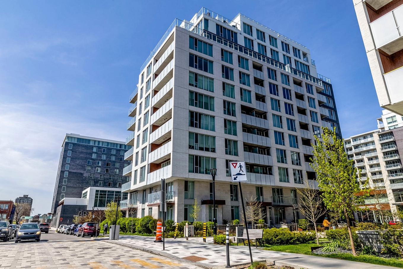 Rue - 806-5265 Rue Mackenzie, Montréal (Côte-Des-Neiges/Notre-Dame-De-Grâce), QC - Outdoor With Facade