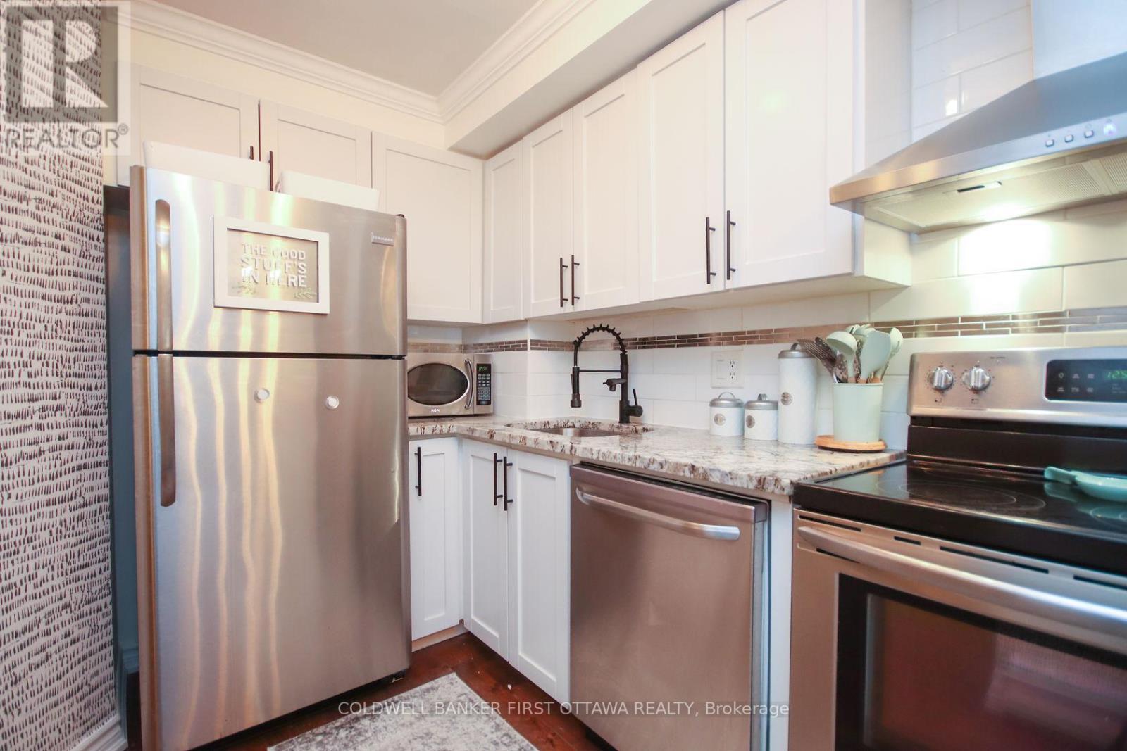 A - 6702 Jeanne D'Arc Boulevard, Ottawa, ON - Indoor Photo Showing Kitchen With Stainless Steel Kitchen