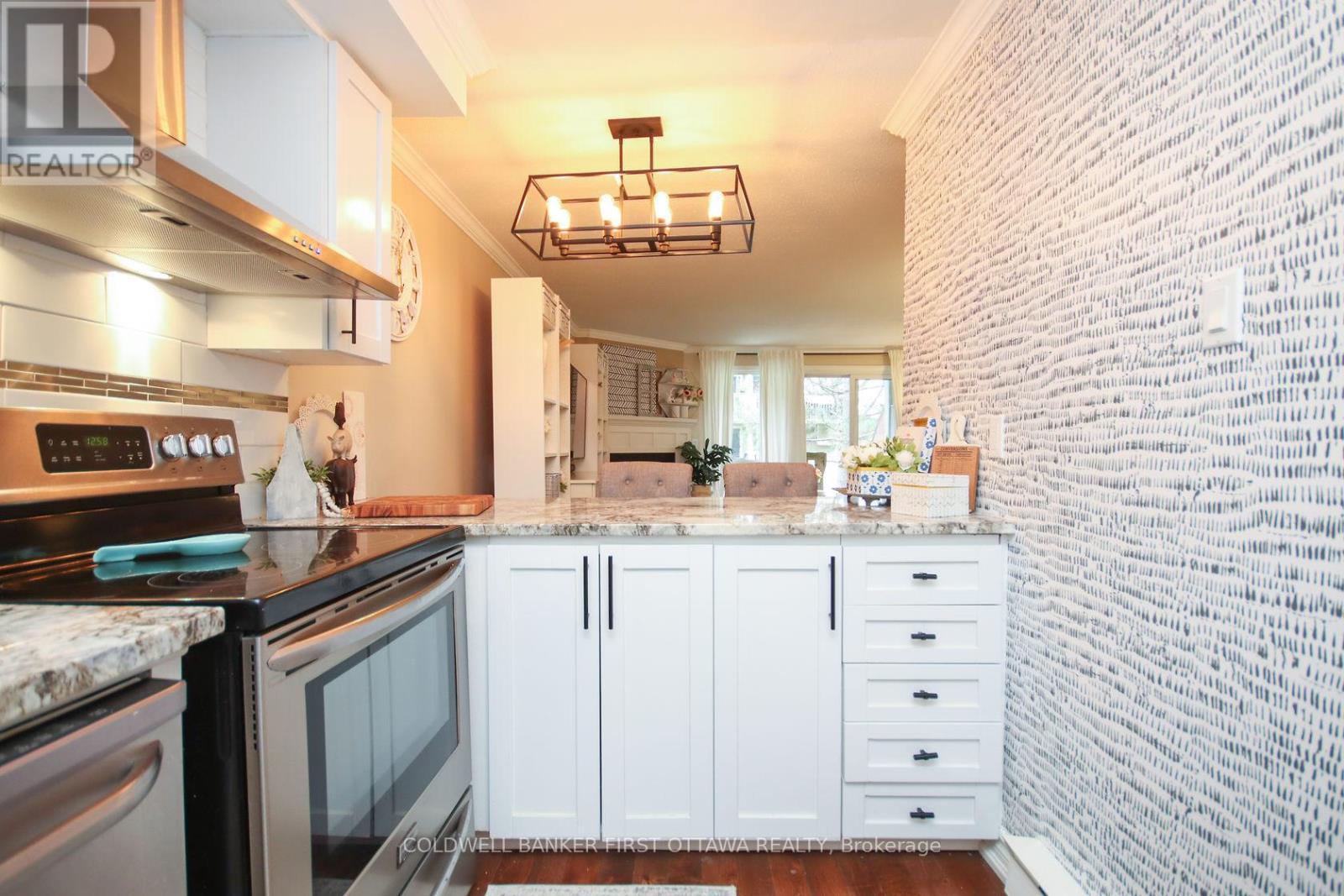 A - 6702 Jeanne D'Arc Boulevard, Ottawa, ON - Indoor Photo Showing Kitchen