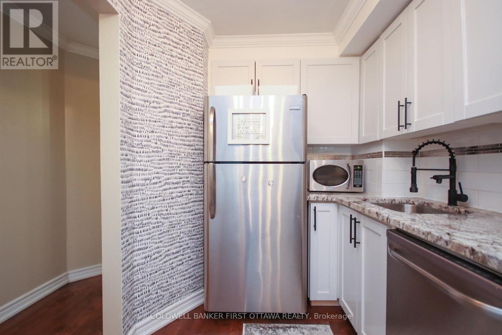A - 6702 Jeanne D'Arc Boulevard, Ottawa, ON - Indoor Photo Showing Kitchen