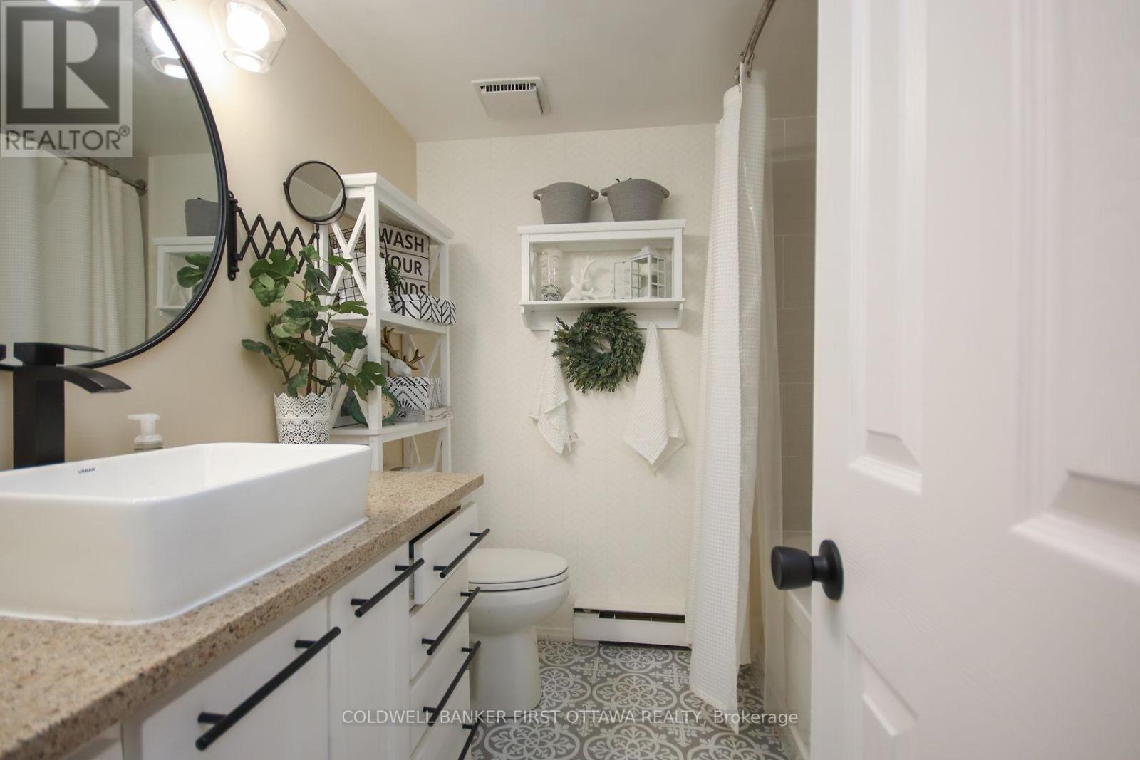 A - 6702 Jeanne D'Arc Boulevard, Ottawa, ON - Indoor Photo Showing Bathroom
