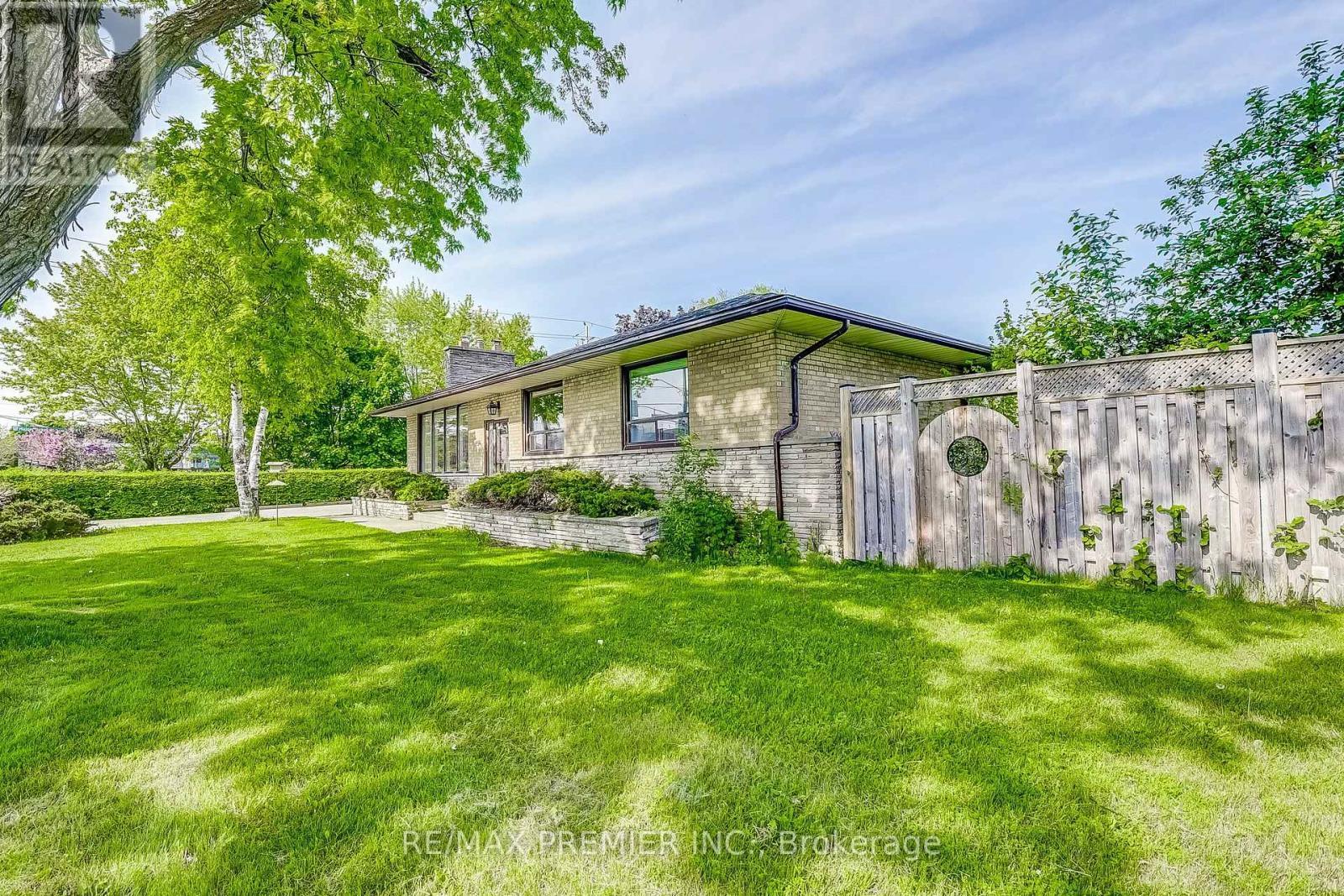 1 Gram Street, Vaughan, ON - Outdoor