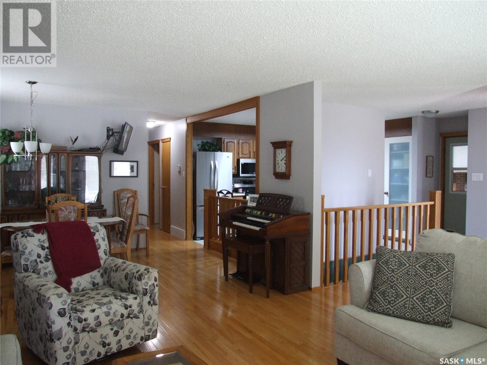 108 Freeman Street, Richmound, SK - Indoor Photo Showing Living Room