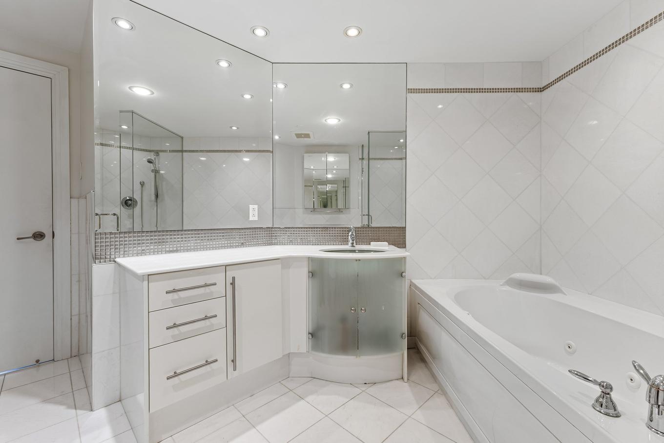 Salle de bains - 503-2380 Av. Pierre-Dupuy, Montréal (Ville-Marie), QC - Indoor Photo Showing Bathroom