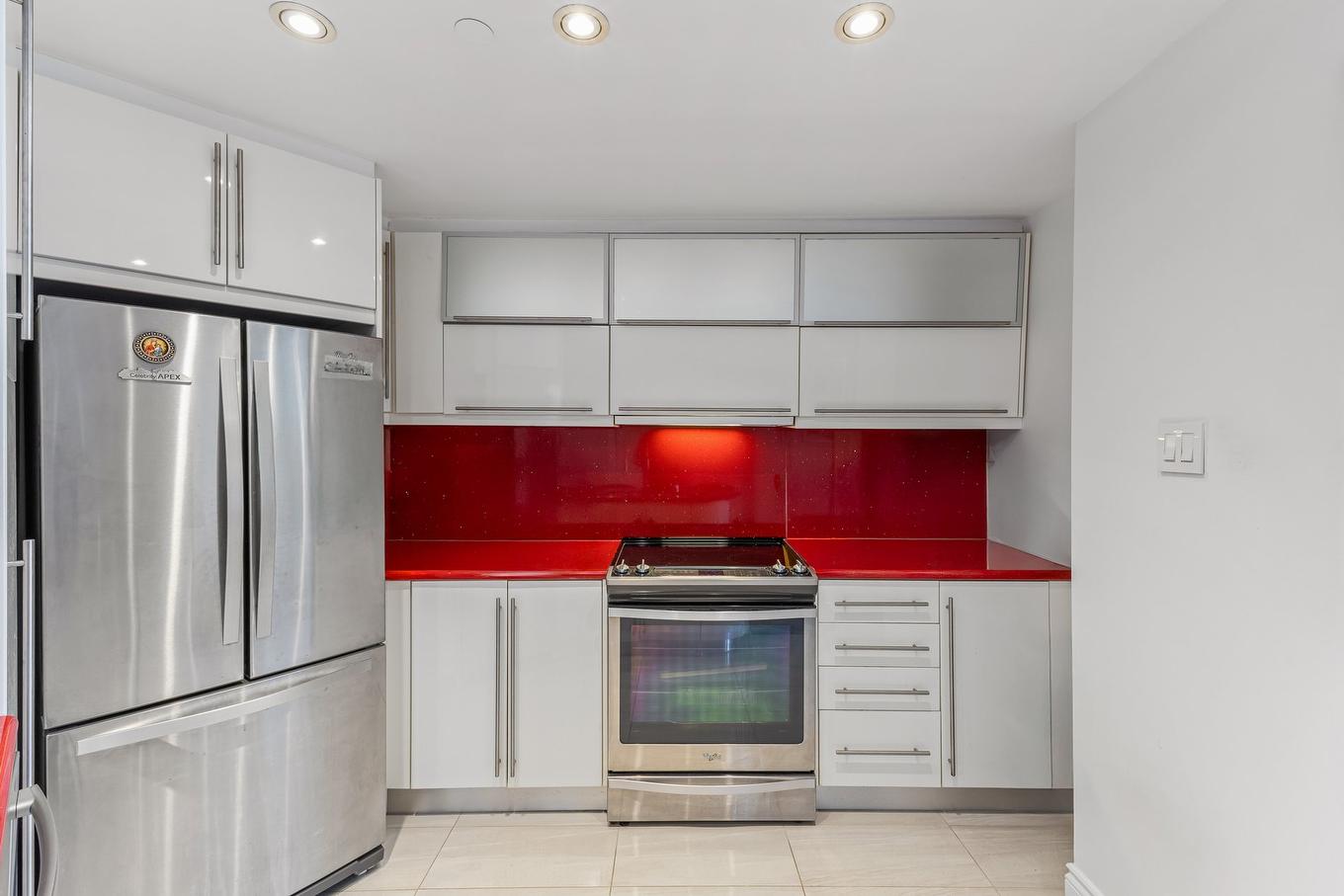 Cuisine - 503-2380 Av. Pierre-Dupuy, Montréal (Ville-Marie), QC - Indoor Photo Showing Kitchen