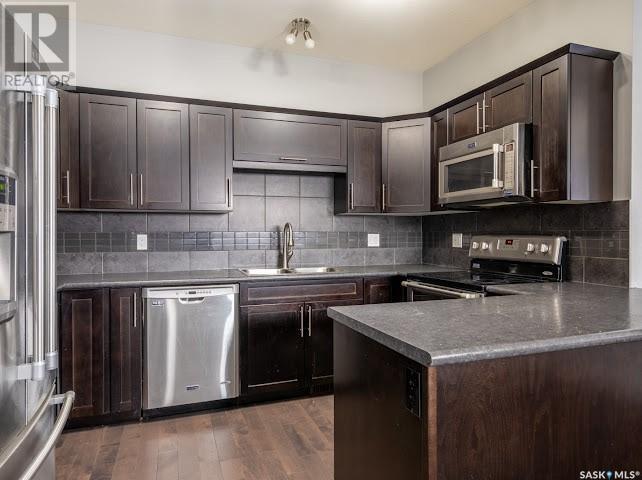 4809 Green Rock Road E, Regina, SK - Indoor Photo Showing Kitchen With Double Sink With Upgraded Kitchen