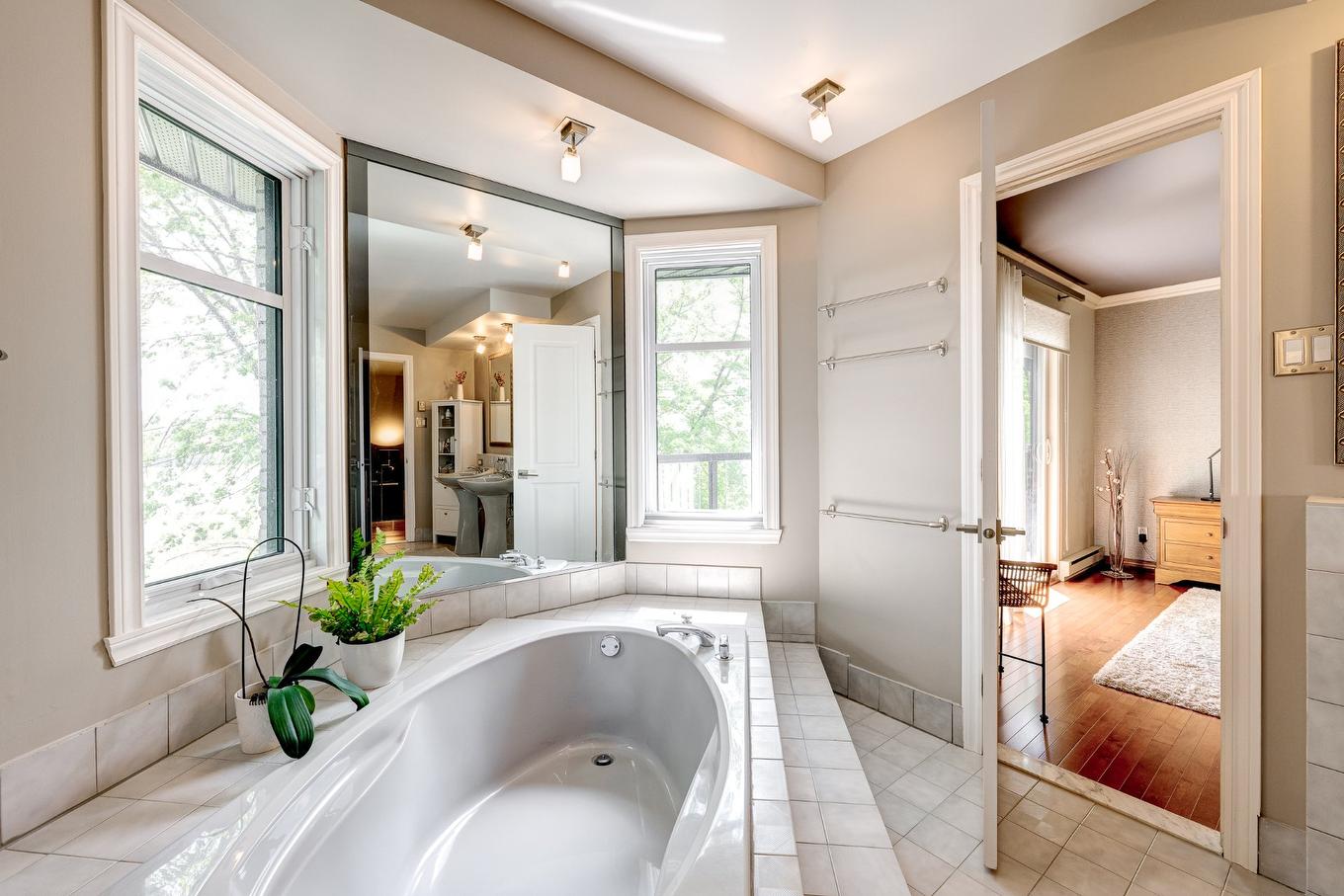 Salle de bains attenante à la CCP - 2712 Rue Luc, Terrebonne (Lachenaie), QC - Indoor Photo Showing Other Room