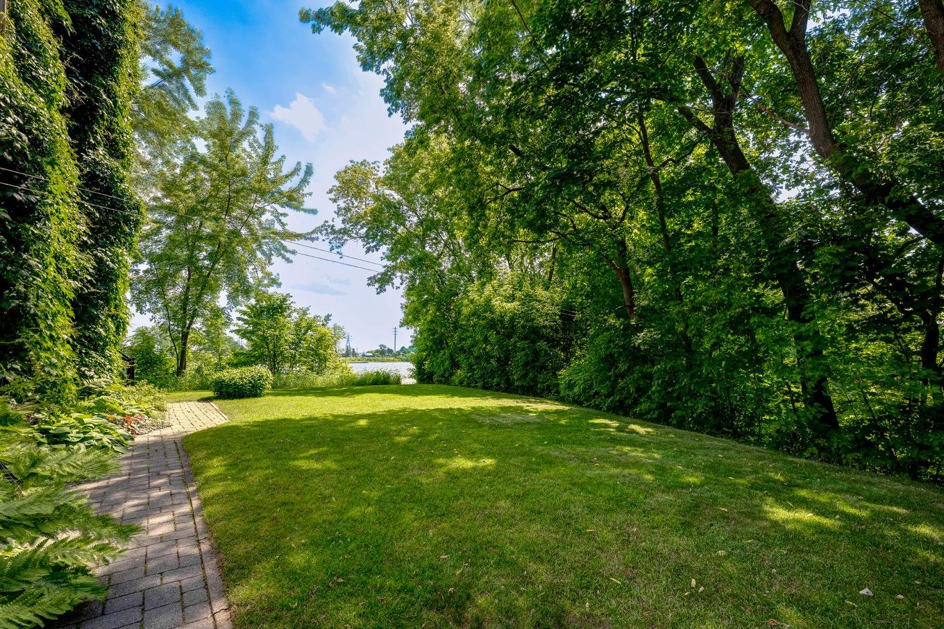 Cour - 2712 Rue Luc, Terrebonne (Lachenaie), QC - Outdoor