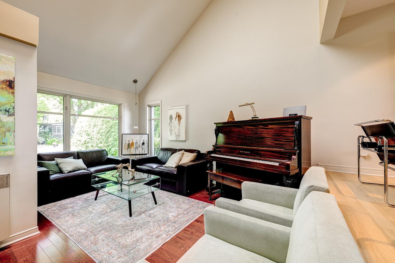 Salon - 2712 Rue Luc, Terrebonne (Lachenaie), QC - Indoor Photo Showing Living Room