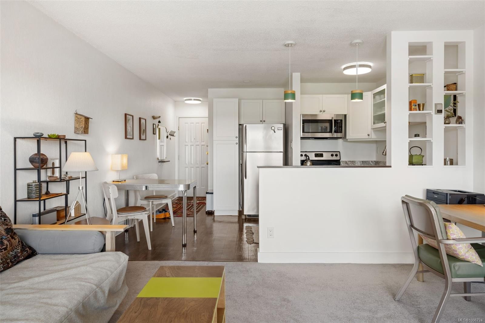 10-1976 Glenidle Rd, Sooke, BC - Indoor Photo Showing Living Room