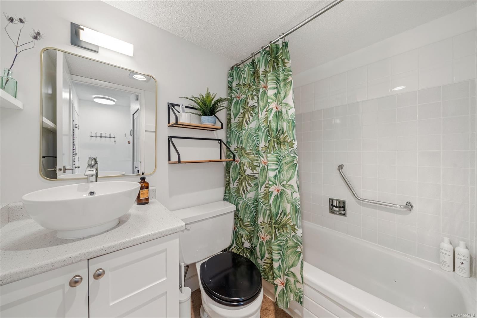 10-1976 Glenidle Rd, Sooke, BC - Indoor Photo Showing Bathroom