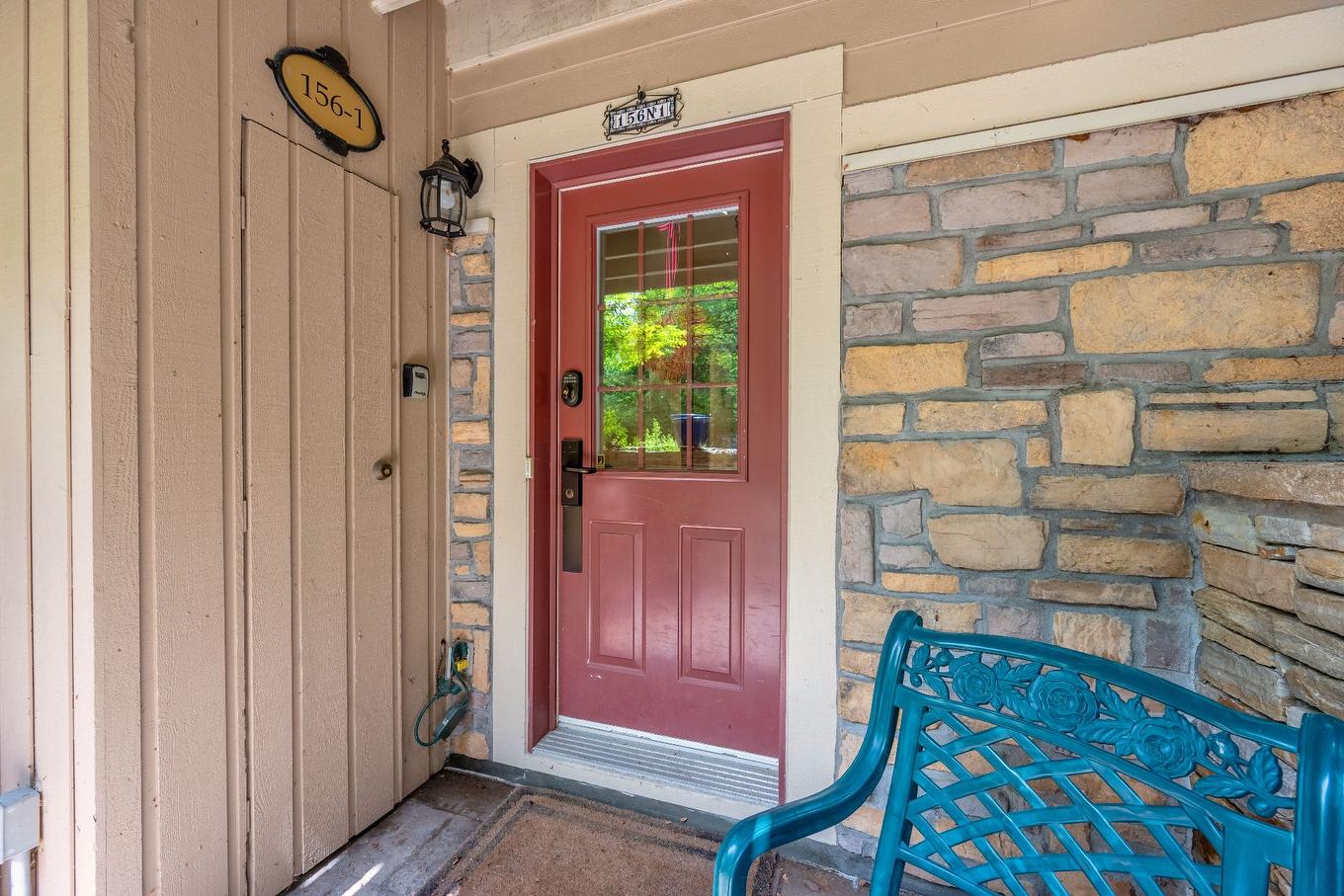 Exterior entrance - 1-156 Rue Du Mont-Plaisant, Mont-Tremblant, QC -