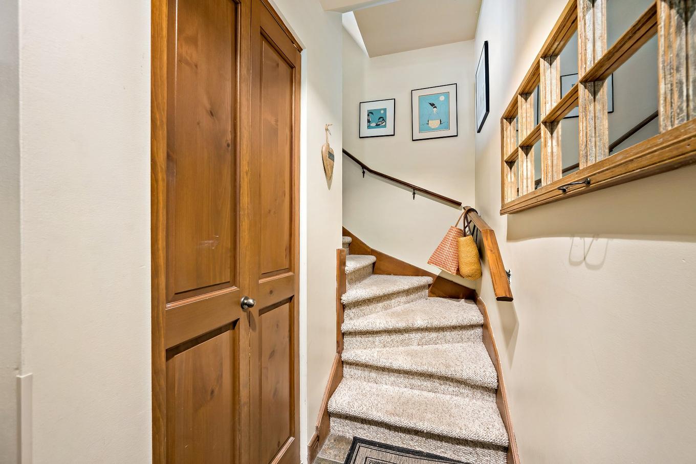 Staircase - 1-156 Rue Du Mont-Plaisant, Mont-Tremblant, QC - Indoor Photo Showing Other Room