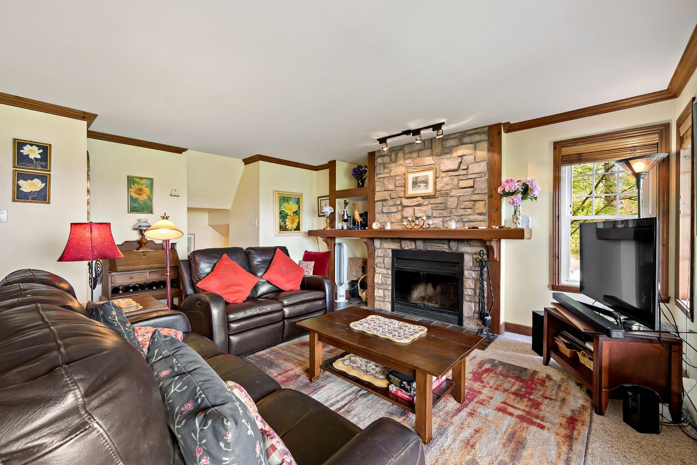 Living room - 1-156 Rue Du Mont-Plaisant, Mont-Tremblant, QC - Indoor Photo Showing Living Room With Fireplace