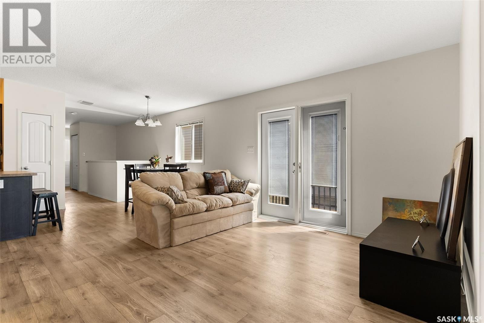 183 Chateau Crescent, Pilot Butte, SK - Indoor Photo Showing Living Room
