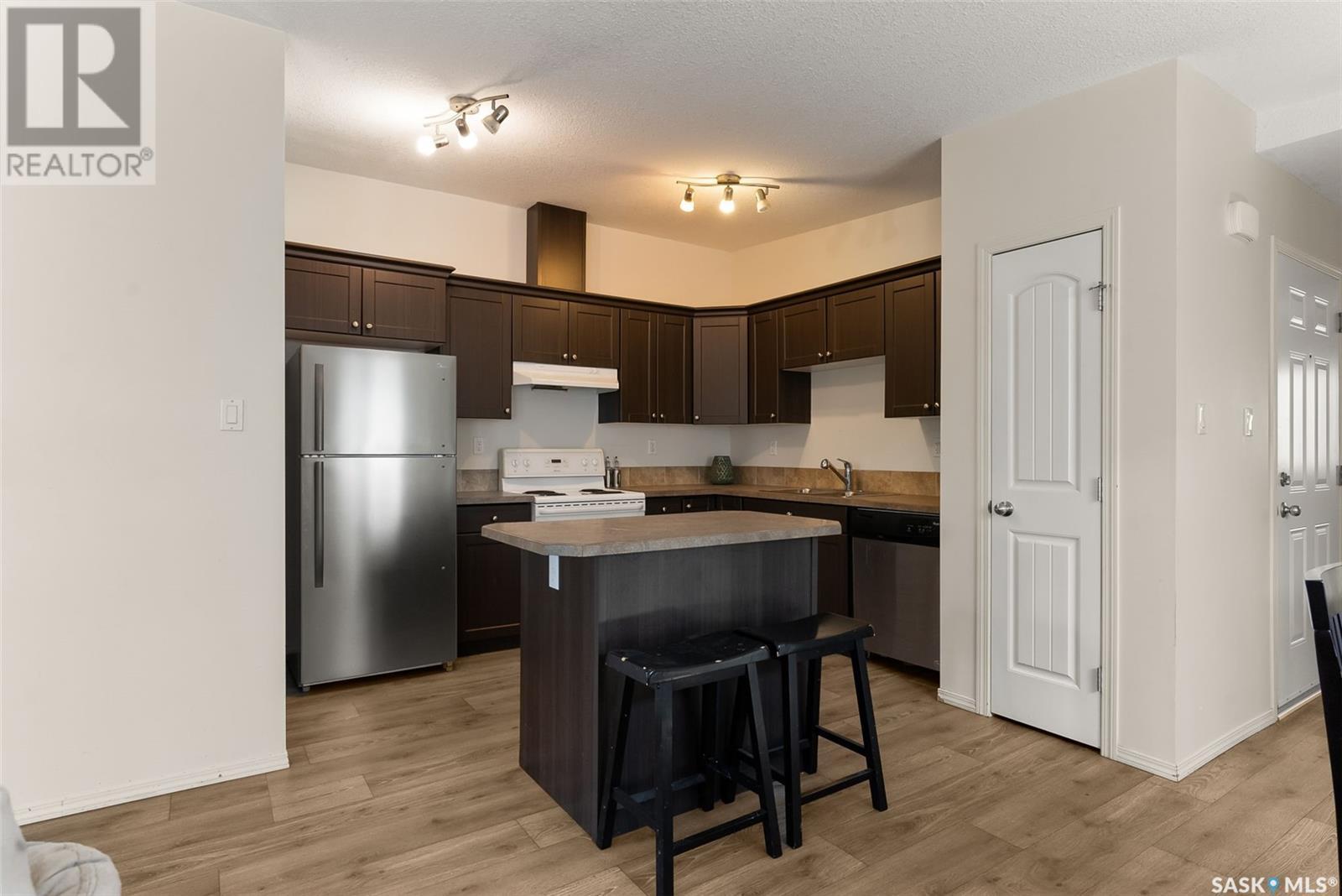 183 Chateau Crescent, Pilot Butte, SK - Indoor Photo Showing Kitchen