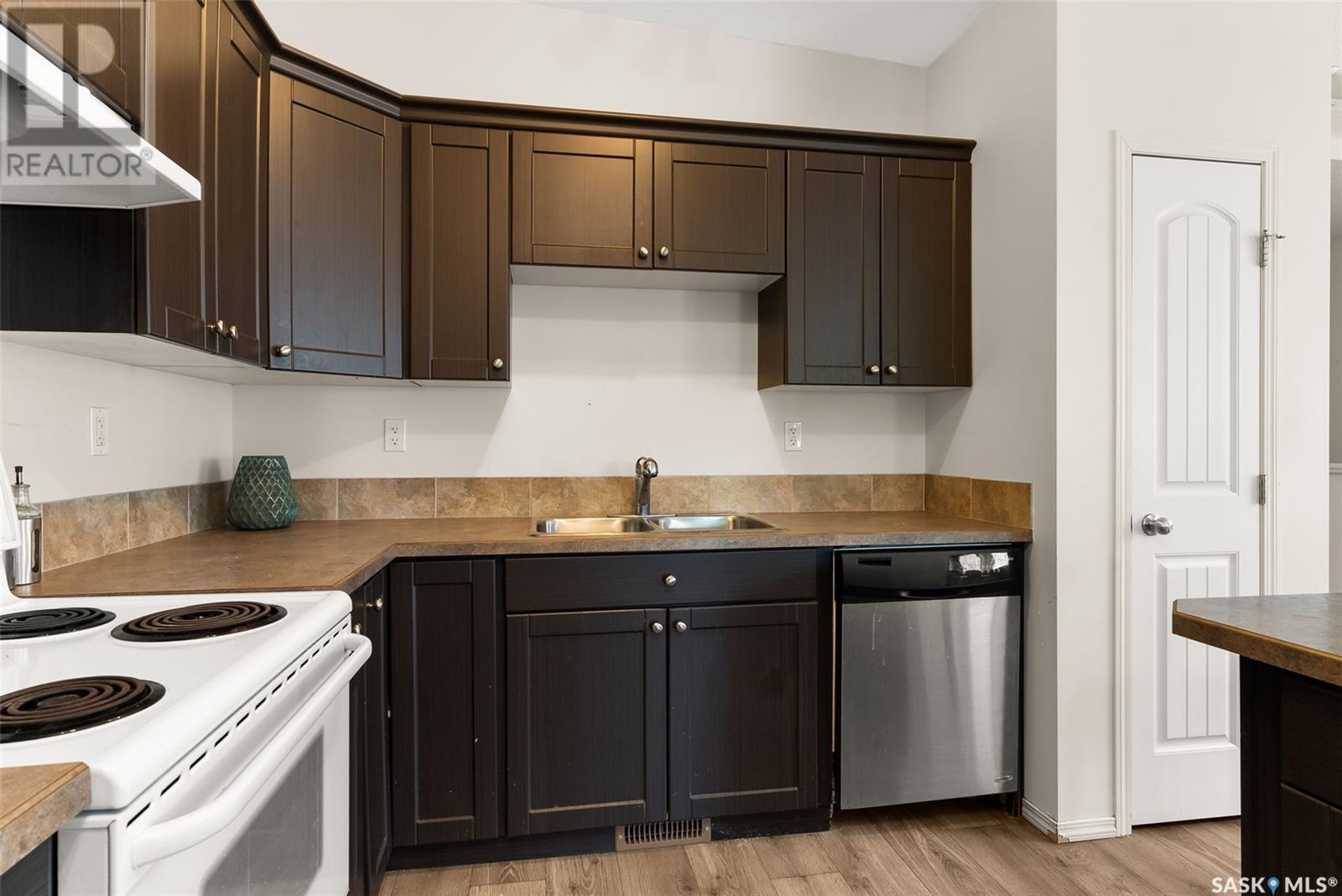 183 Chateau Crescent, Pilot Butte, SK - Indoor Photo Showing Kitchen With Double Sink