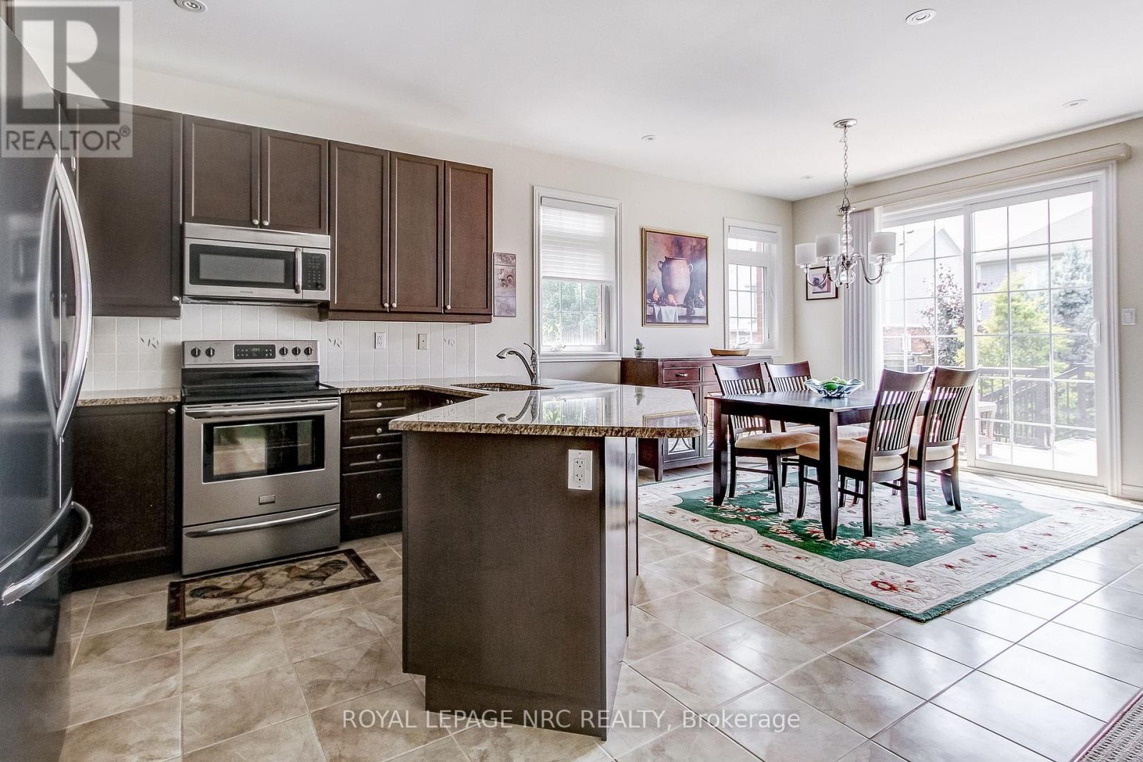 6667 Sebastian Crescent, Niagara Falls (Forestview), ON - Indoor Photo Showing Kitchen