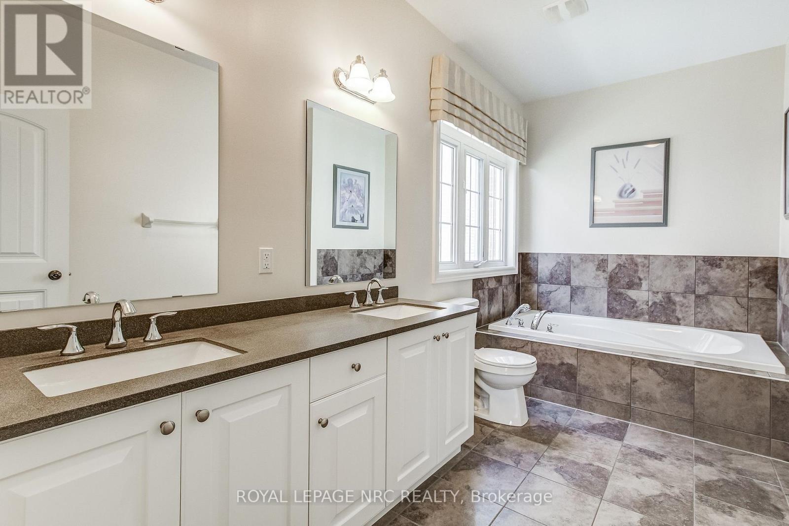 Primary ensuite 5 piece - 6667 Sebastian Crescent, Niagara Falls (Forestview), ON - Indoor Photo Showing Bathroom