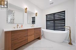 Spa-Inspired 5-PC Primary Ensuite with Soaker Tub -