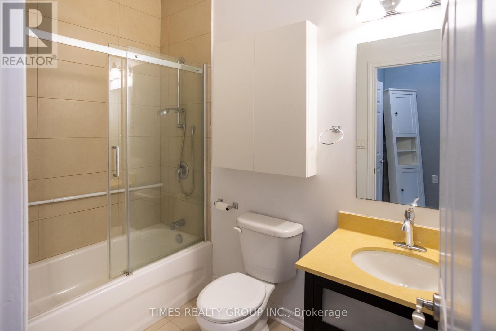 105 - 384 Rogers Street, Peterborough, ON - Indoor Photo Showing Bathroom