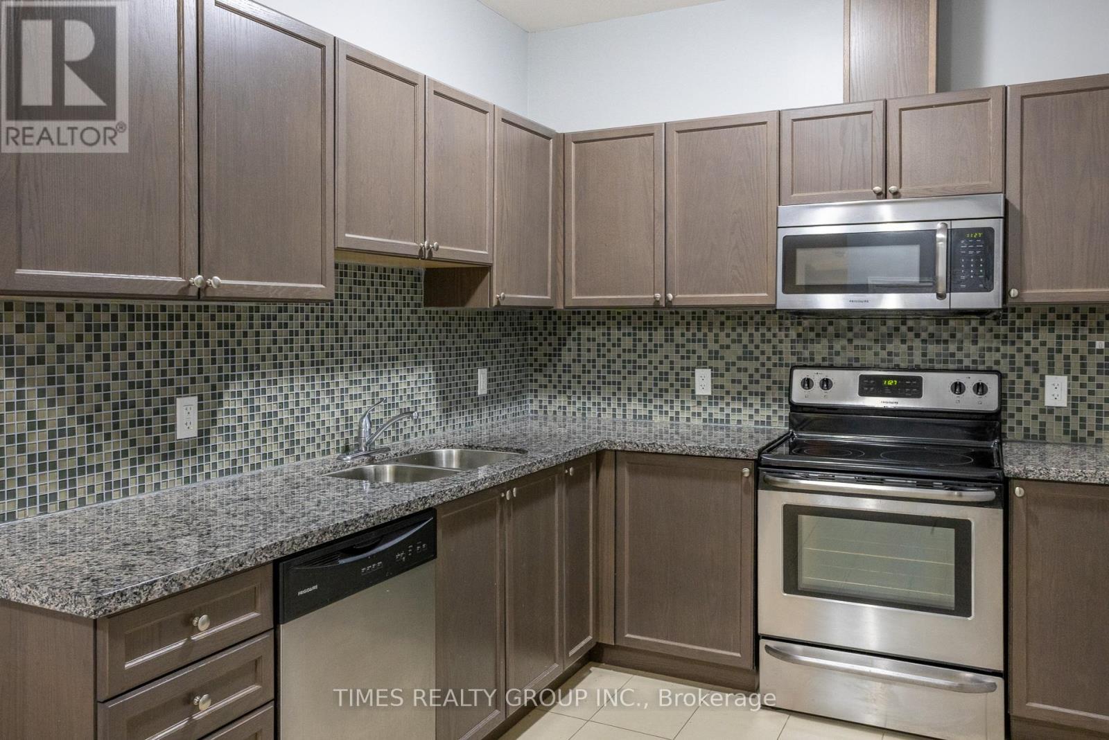 105 - 384 Rogers Street, Peterborough, ON - Indoor Photo Showing Kitchen With Double Sink With Upgraded Kitchen