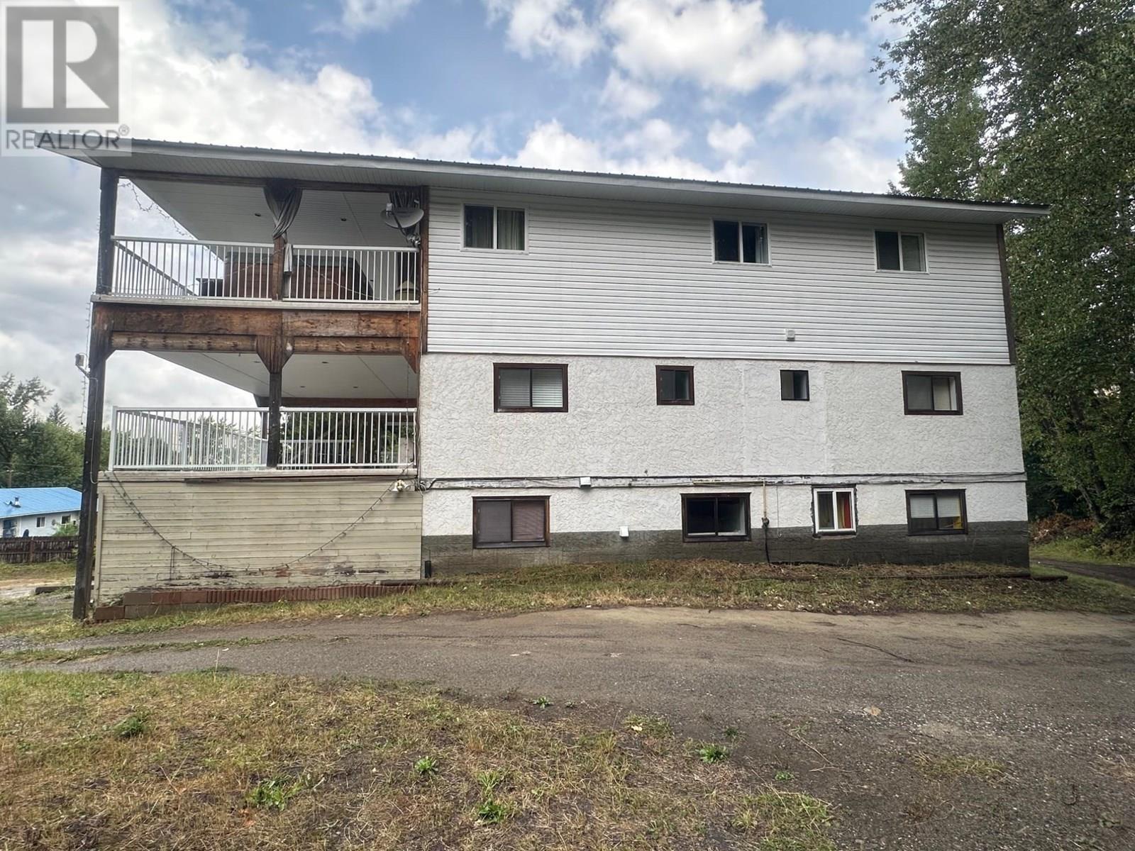 319 Newman Street, Kitchener, BC - Outdoor