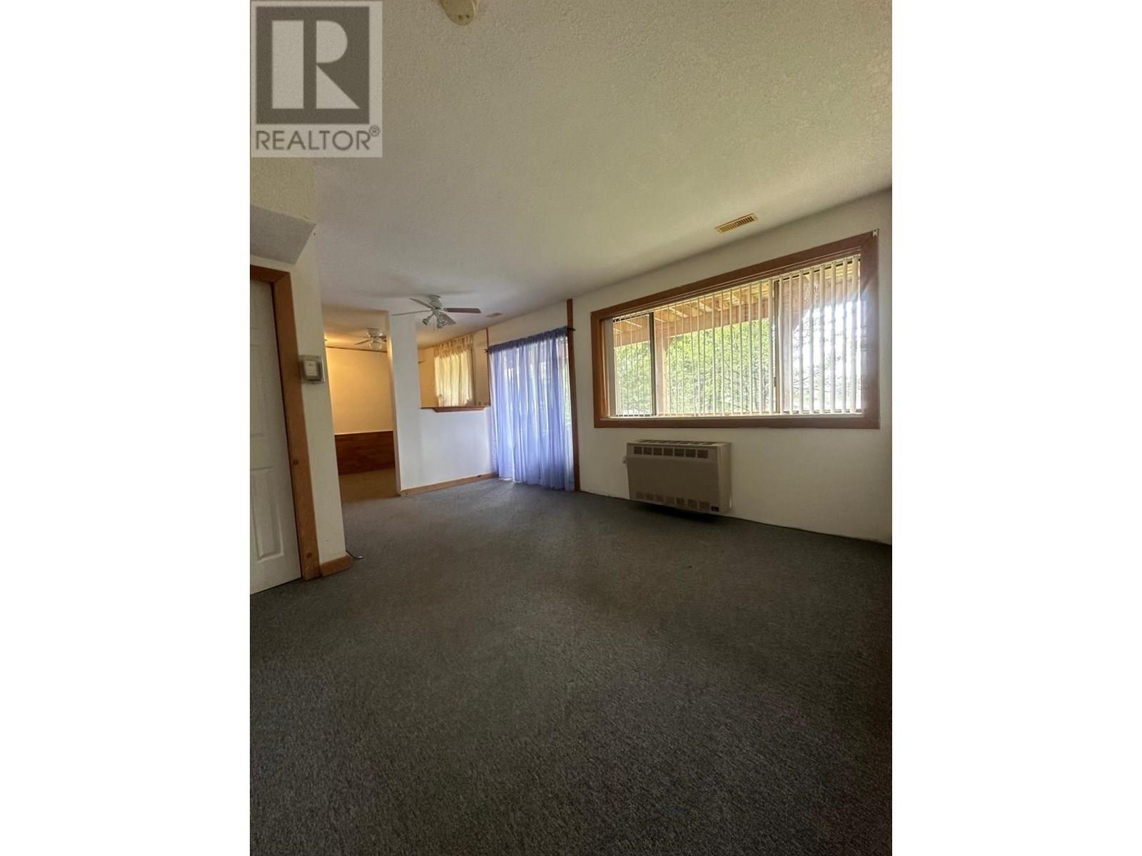 319 Newman Street, Kitchener, BC - Indoor Photo Showing Other Room