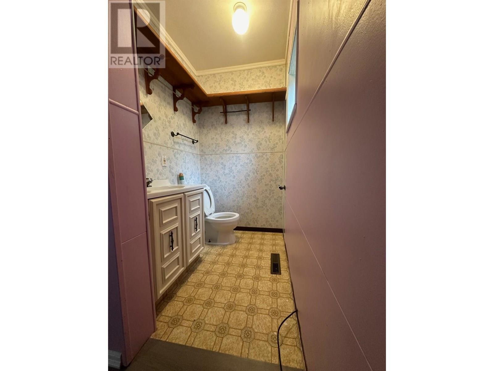 319 Newman Street, Kitchener, BC - Indoor