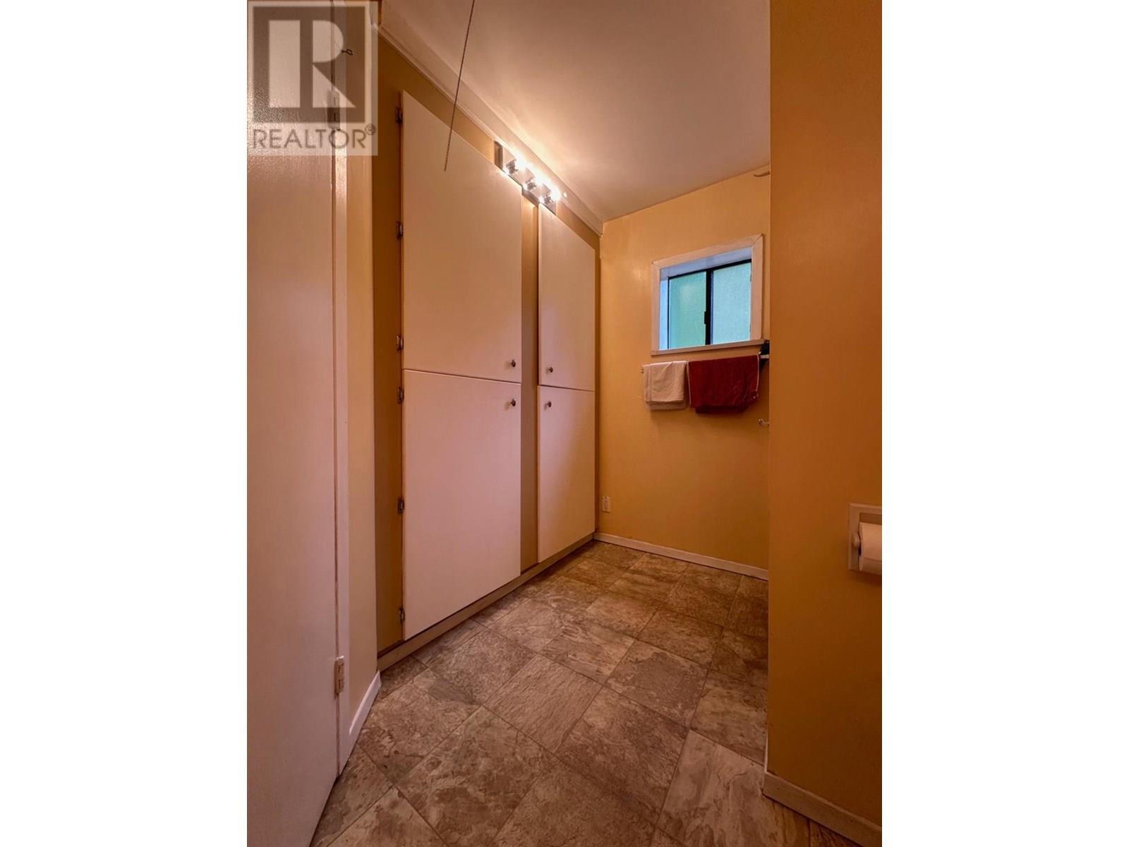 319 Newman Street, Kitchener, BC - Indoor Photo Showing Other Room