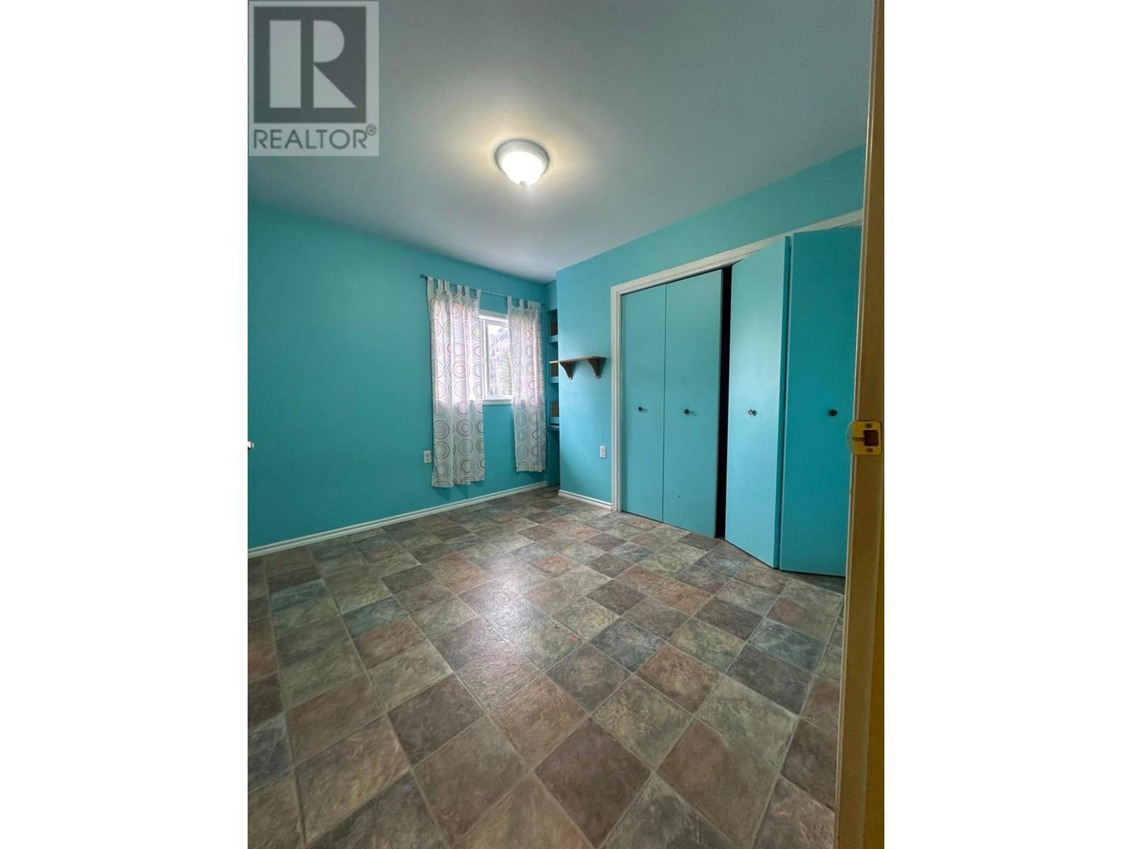 319 Newman Street, Kitchener, BC - Indoor Photo Showing Other Room