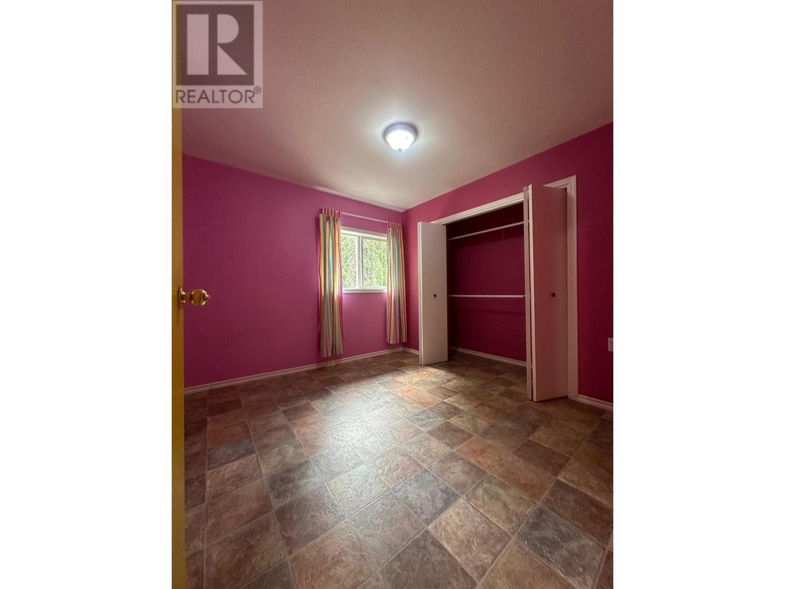 319 Newman Street, Kitchener, BC - Indoor Photo Showing Other Room